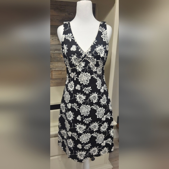 Sigrid Olsen Black & White Floral Sleeveless V-Neck Mini Sundress With A Bow Tie - Picture 1 of 7